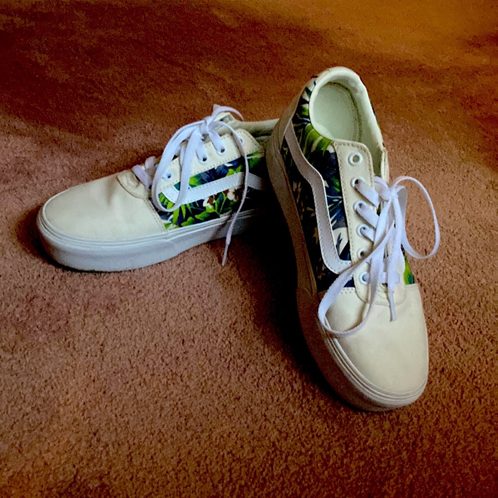 White Canvas Van’s Sneakers with jungle print panel